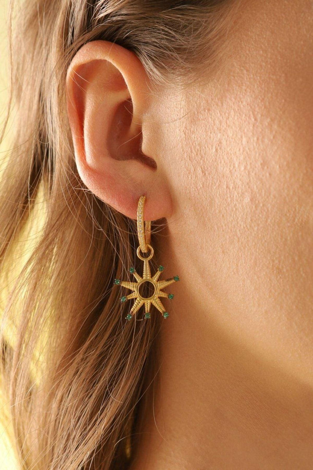 925 Sterling Silver Star Earring With Green Zircon Stone